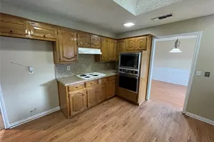 407 Hillcroft Cir, Duncanville, TX 75137 - Photo 6