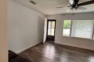 1104 Locust St, Gainesville, TX 76240 - Photo 2