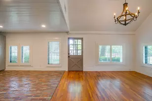 606 E Moore St, Granbury, TX 76048 - Photo 4