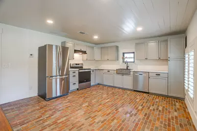 606 E Moore Street, Granbury, TX 76048 - Photo 12