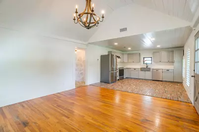 606 E Moore Street, Granbury, TX 76048 - Photo 8