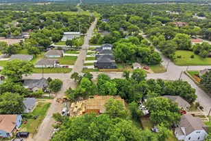306 Royal St, Cleburne, TX 76031 - Photo 10