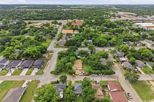 306 Royal St, Cleburne, TX 76031 - Photo 14