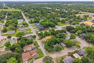 306 Royal St, Cleburne, TX 76031 - Photo 12