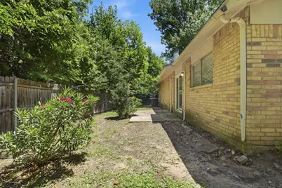 1137 Meadow Creek Court, Lancaster, TX 75146 - Photo 34