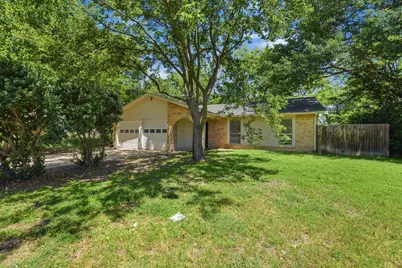 1137 Meadow Creek Court, Lancaster, TX 75146 - Photo 2