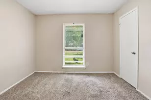 1137 Meadow Creek Ct, Lancaster, TX 75146 - Photo 26