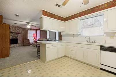 209 Helen Drive, Arlington, TX 76011 - Photo 6