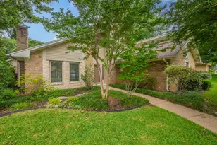 1000 Briarcliff Dr, Arlington, TX 76012 - Photo 2