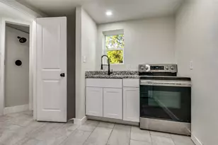522 Griffith Ave, Dallas, TX 75208 - Photo 2