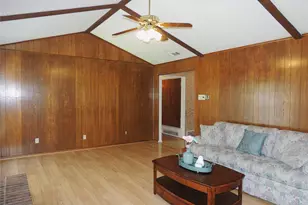 953 Meadowdale Cir, Garland, TX 75043 - Photo 10