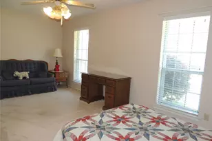 953 Meadowdale Cir, Garland, TX 75043 - Photo 18