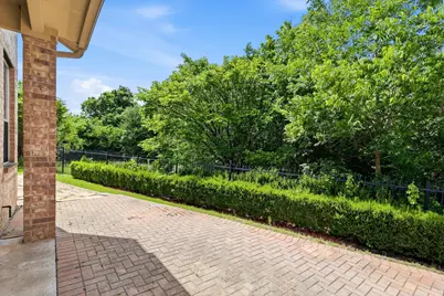 201 Fountainview Drive, Euless, TX 76039 - Photo 30