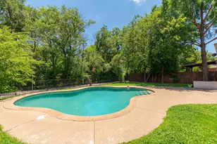2116 Willow Ct, Little Elm, TX 75068 - Photo 2
