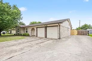 902 Kerry St, Benbrook, TX 76126 - Photo 2