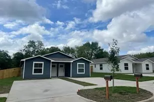 608 E 3rd St, Bonham, TX 75418 - Photo 4