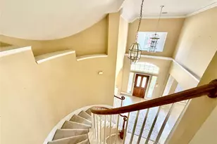 525 Salisbury Dr, Grand Prairie, TX 75052 - Photo 4