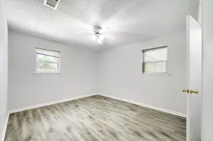 917 Stratford Dr, Bedford, TX 76021 - Photo 16