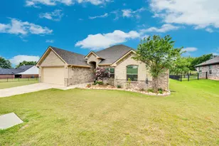 109 Creekside Dr, Glen Rose, TX 76043 - Photo 2