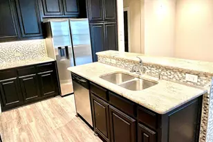 2713 Troutt Dr, Carrollton, TX 75010 - Photo 6
