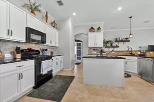 1328 Wysteria Ln, Burleson, TX 76028 - Photo 10