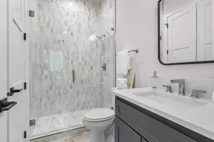 218 E Dallas Rd, Grapevine, TX 76051 - Photo 6