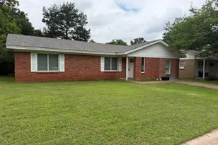 1311 Manor Dr, Cleburne, TX 76033 - Photo 1
