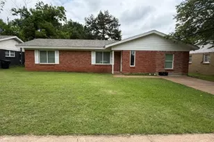 1311 Manor Dr, Cleburne, TX 76033 - Photo 2