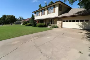 107 Byron Nelson St, Stephenville, TX 76401 - Photo 2