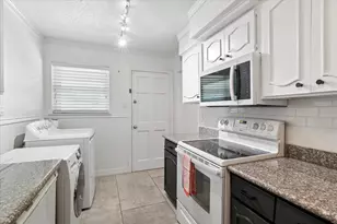 7806 Royal Ln, Dallas, TX 75230 - Photo 4