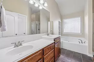 15341 Mallard Creek St, Fort Worth, TX 76262 - Photo 6