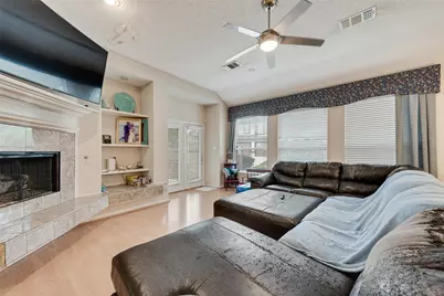 709 Creek Walk Place, Arlington, TX 76015 - Photo 6