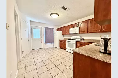 1720 Circle Creek Drive, Lewisville, TX 75067 - Photo 8
