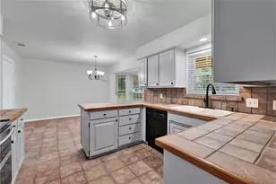 1104 Woodridge Dr, Azle, TX 76020 - Photo 12