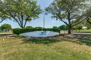 2713 Laurel Oaks Dr, Garland, TX 75044 - Photo 2