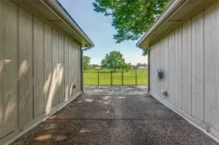 2713 Laurel Oaks Dr, Garland, TX 75044 - Photo 16