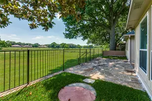 2713 Laurel Oaks Dr, Garland, TX 75044 - Photo 6