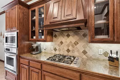941 Thomas Crossing Drive, Fort Worth, TX 76028 - Photo 20