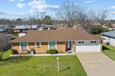 1118 Cozby Street E, Benbrook, TX 76126 - Photo 6