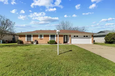 1118 Cozby Street E, Benbrook, TX 76126 - Photo 4