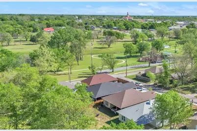 407 Henderson Street, Bonham, TX 75418 - Photo 28