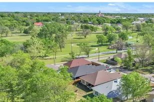 407 Henderson St, Bonham, TX 75418 - Photo 28