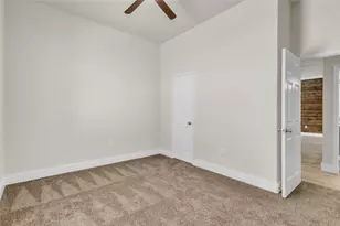 407 Henderson St, Bonham, TX 75418 - Photo 10