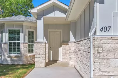 407 Henderson Street, Bonham, TX 75418 - Photo 2
