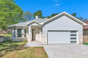 407 Henderson St, Bonham, TX 75418 - Photo 1