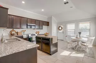 377 Coral Vine Ln, Burleson, TX 76028 - Photo 16