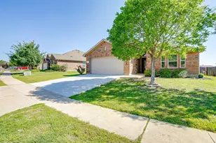 377 Coral Vine Ln, Burleson, TX 76028 - Photo 2