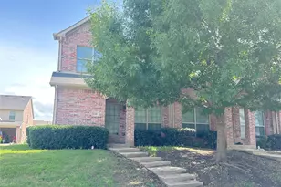 2349 Homewood Ln, Grand Prairie, TX 75050 - Photo 2