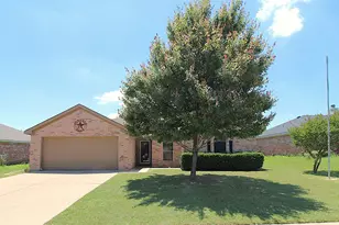501 Barbara Jean Ln, Burleson, TX 76028 - Photo 2