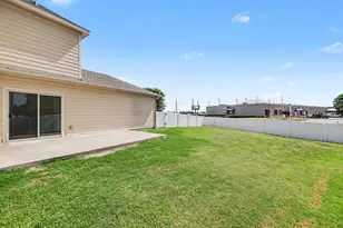 701 Whitemarsh Dr, Aubrey, TX 76227 - Photo 2
